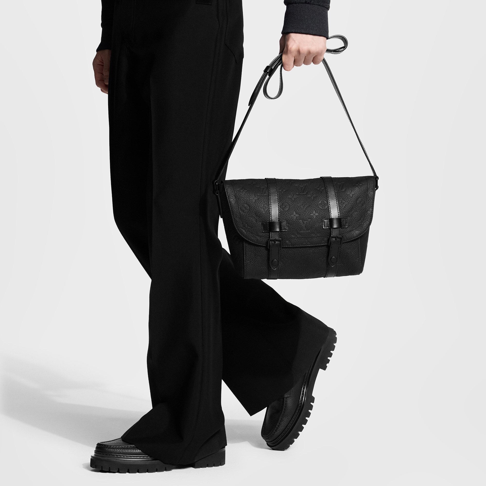 Christopher Messenger Taurillon Monogram - Men - Bags | LOUIS